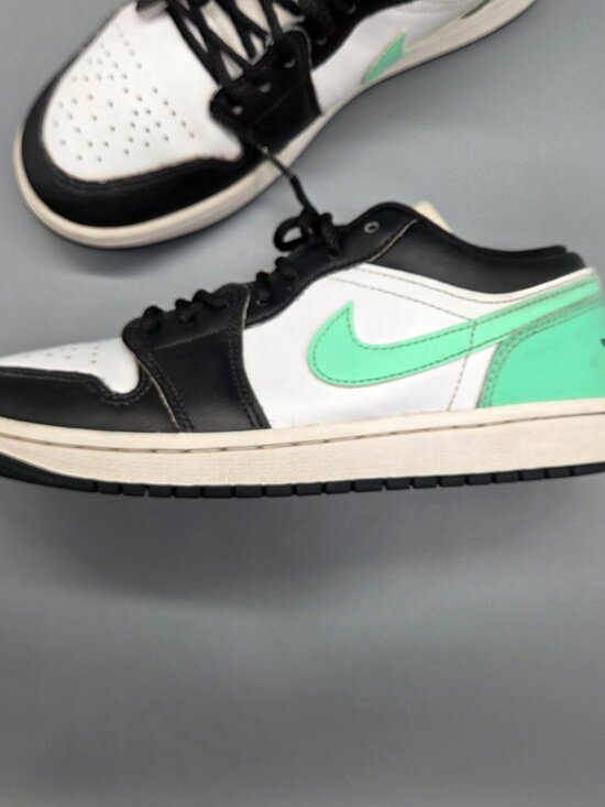Air Jordan\'s Men\'s size 8 Mint Green and Black main image 5